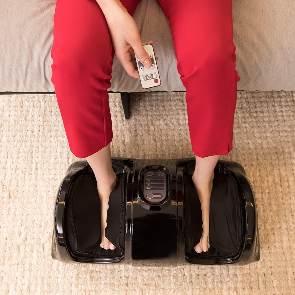 Mulher usando o Massageador para Pés e pernas shiatsu Foot Massager Ultra Relax